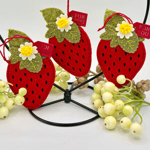 Felt Berry Blossom Etched Dies by Nichol Spohr